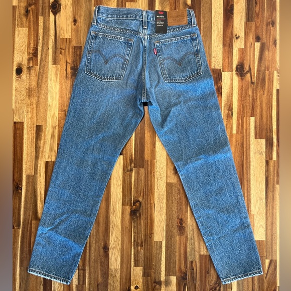 Levi’s Wedgie Icon High Rise Jeans - Picture 4 of 6
